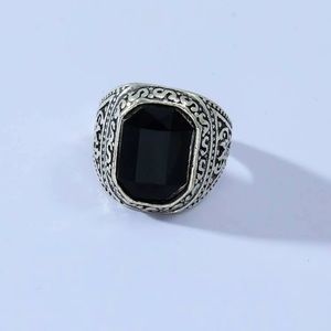 Men’s silver gemstone ring